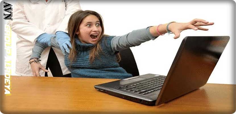 ماذا تفعل مواقع التواصل الاجتماعي   لتجعلك مدمنا عليها؟؟