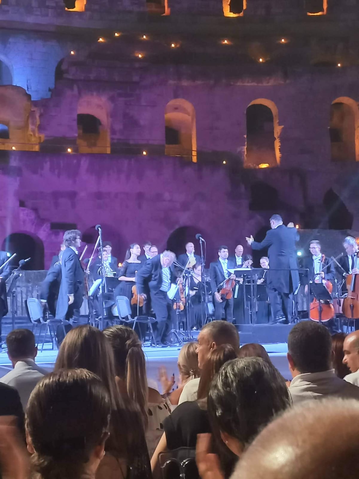حين تعزف فيينا في الجم… وتصفّر تونس خارج المدرجات!