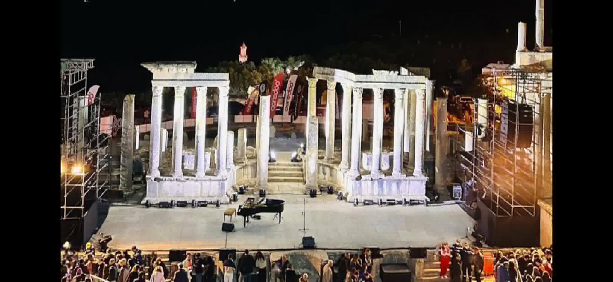 Dougga célèbre ses 50 ans au rythme de Bryan Adams